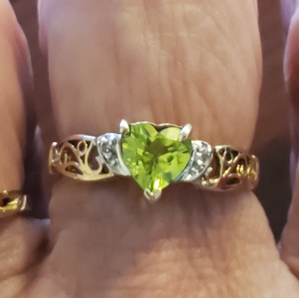 Green peridot/diamond ring